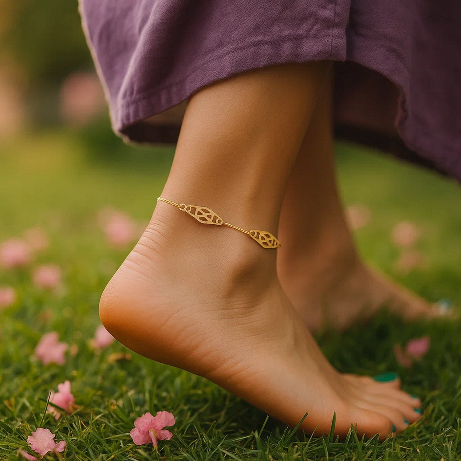 14k Yellow Gold Anklet with Fancy Diamond Shape Filigree Stations