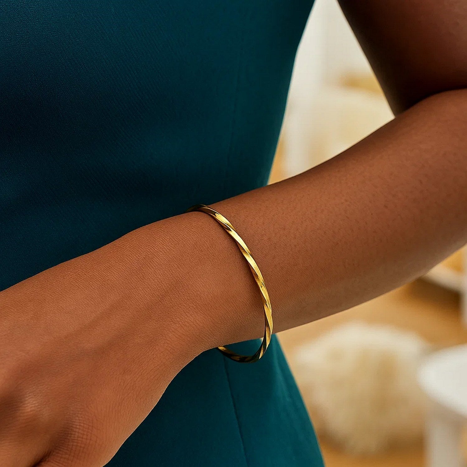 14k Yellow Gold Thin Twisted Shiny Bangle (2.50 mm)